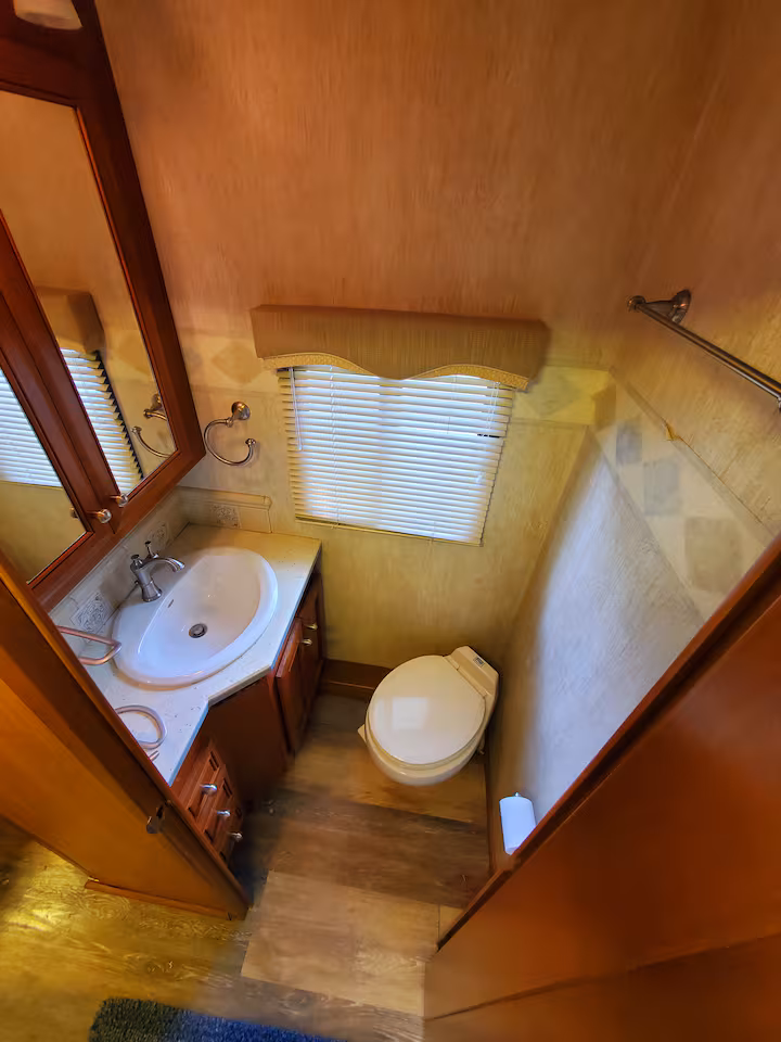 Cashrock Motorhome BathRoom