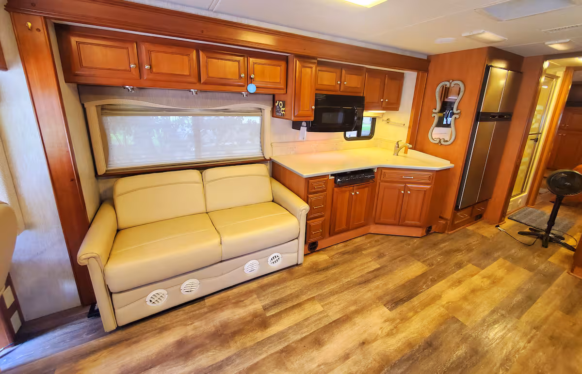 Cashrock Motorhome FUll Kitchen