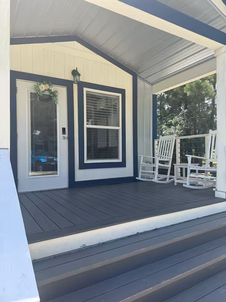 cASHROCK mINI-mANSION pORCH